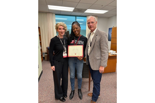 Edoris Lomax (center) with Population Health leaders Meaghan Kim, MHA, BSN, RN, CDCES (left) and Steven R. Carson, MHA, BSN, RN&nbsp;(right).