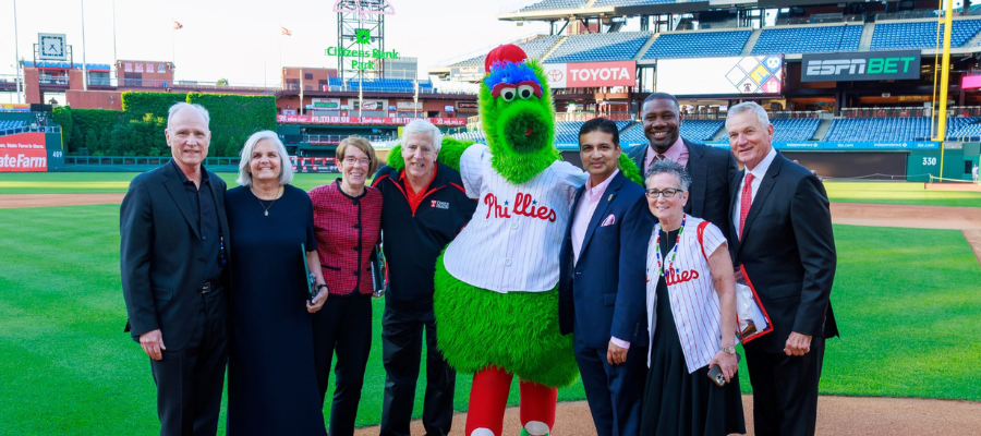 Temple team with Phanatic