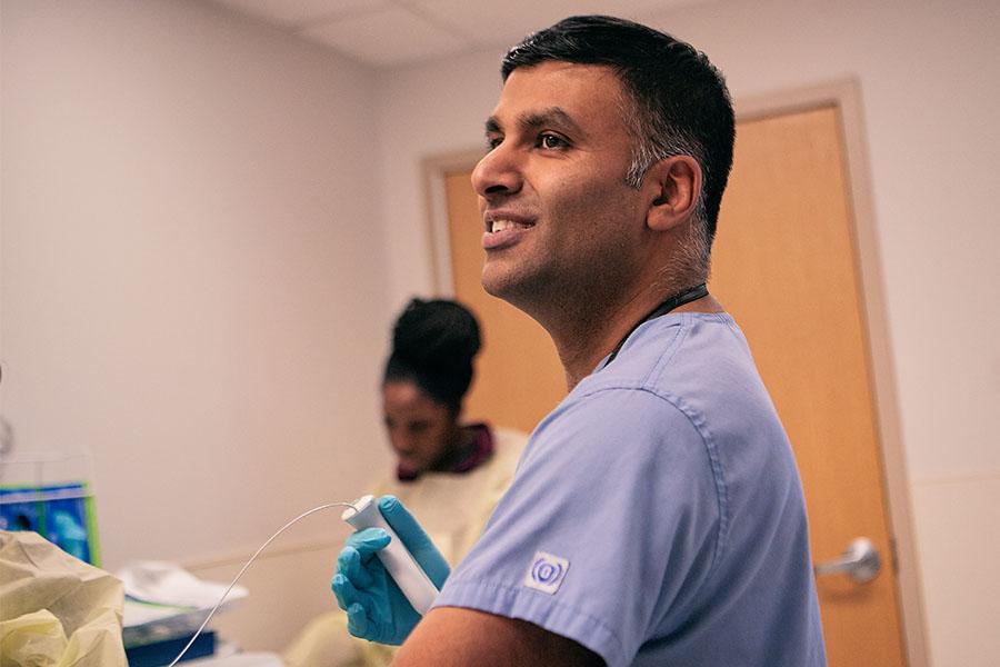 Dr. Kartik Shenoy performing a bronchial thermoplasty