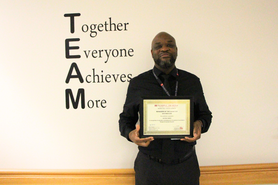 Smith with his Service Excellence Manager of the Quarter Award