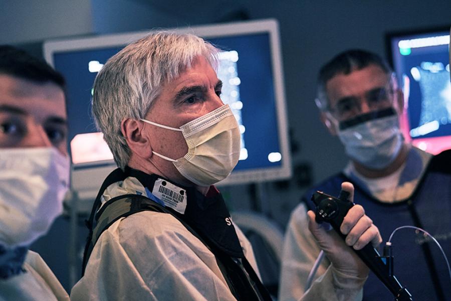 Surgeons performing lung procedure in operating room