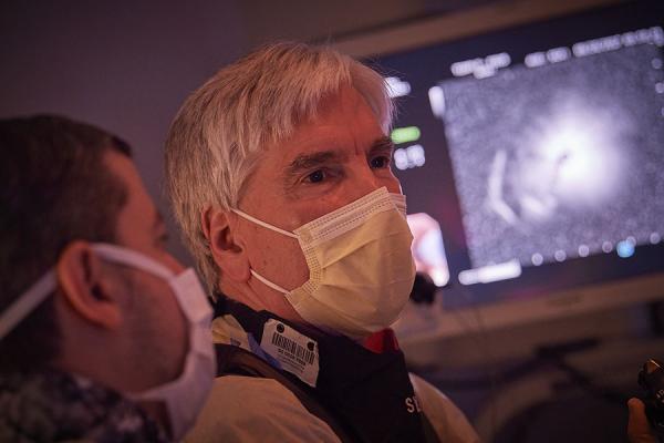 Dr. Gerard Criner performing procedure to treat COPD