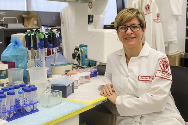 Dr. Sara Ward in research lab