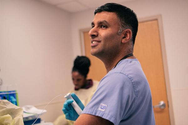 Dr. Kartik Shenoy performing a bronchial thermoplasty