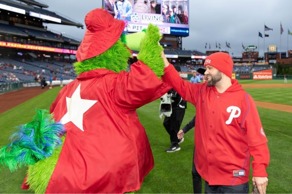 transplant participants at phillies game