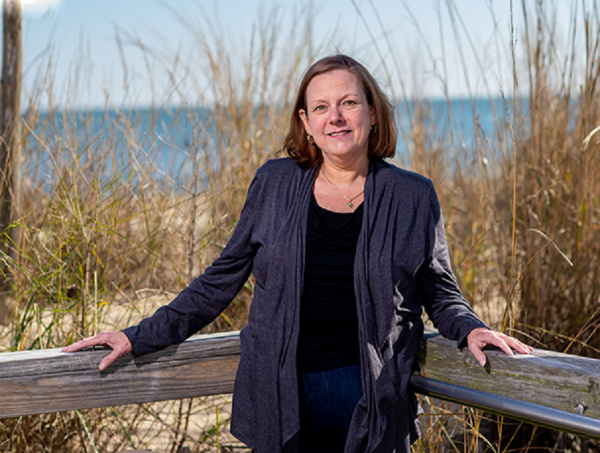 Lung Center patient Stacy on the beach 